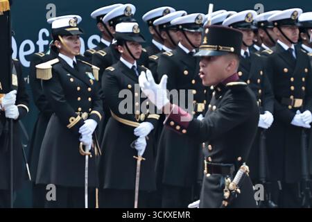 Mexiko, Cdmx, Mexiko. September 2025. Der 178. Jahrestag der Heldentat der Jungen Helden von Chapultepec wurde im Chapultepec Forest in Mexiko-Stadt begangen. Die Veranstaltung wurde von der mexikanischen Präsidentin Claudia Sheimbaum geleitet, die eine Ehrenwache ausübte und die Rolle der Kadetten nannte, die auf Chapultepec Castle gegen die US-Invasion kämpften. Die Kadetten, die in dieser Schlacht ihr Leben verloren, waren JUAN DE LA BARRERA, AGUSTIN MELGAR, FERNANDO MONTES DE OCA, FRANCISCO MARQUEZ, VICENTE SUAREZ UND JUAN ESCUTIA, letzterer war derjenige, der die mexikanische Flagge aufnahm und von Chapultepec sprang Stockfoto