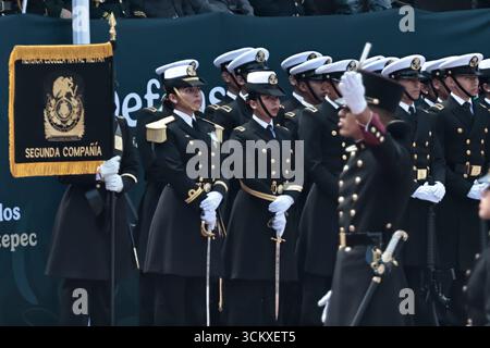 Mexiko, Cdmx, Mexiko. September 2025. Der 178. Jahrestag der Heldentat der Jungen Helden von Chapultepec wurde im Chapultepec Forest in Mexiko-Stadt begangen. Die Veranstaltung wurde von der mexikanischen Präsidentin Claudia Sheimbaum geleitet, die eine Ehrenwache ausübte und die Rolle der Kadetten nannte, die auf Chapultepec Castle gegen die US-Invasion kämpften. Die Kadetten, die in dieser Schlacht ihr Leben verloren, waren JUAN DE LA BARRERA, AGUSTIN MELGAR, FERNANDO MONTES DE OCA, FRANCISCO MARQUEZ, VICENTE SUAREZ UND JUAN ESCUTIA, letzterer war derjenige, der die mexikanische Flagge aufnahm und von Chapultepec sprang Stockfoto