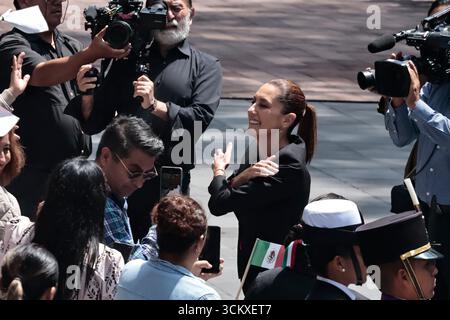 Mexiko, Cdmx, Mexiko. September 2025. Der 178. Jahrestag der Heldentat der Jungen Helden von Chapultepec wurde im Chapultepec Forest in Mexiko-Stadt begangen. Die Veranstaltung wurde von der mexikanischen Präsidentin Claudia Sheimbaum geleitet, die eine Ehrenwache ausübte und die Rolle der Kadetten nannte, die auf Chapultepec Castle gegen die US-Invasion kämpften. Die Kadetten, die in dieser Schlacht ihr Leben verloren, waren JUAN DE LA BARRERA, AGUSTIN MELGAR, FERNANDO MONTES DE OCA, FRANCISCO MARQUEZ, VICENTE SUAREZ UND JUAN ESCUTIA, letzterer war derjenige, der die mexikanische Flagge aufnahm und von Chapultepec sprang Stockfoto