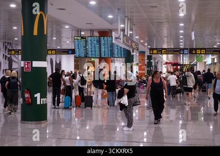 Palma de Mallorca, Spanien - 13. September 2025: Flughafen Palma de Mallorca (PMI) oder Flughafen Son Sant Joan Stockfoto