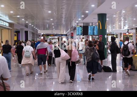 Palma de Mallorca, Spanien - 13. September 2025: Flughafen Palma de Mallorca (PMI) oder Flughafen Son Sant Joan Stockfoto
