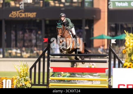 Daniel Coyle aus Irland, Riding Legacy, tritt in der ersten Runde des BMO Nations Cups 2025 während der Spruce Meadows Masters am 6. September 20 an Stockfoto