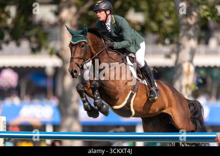 Daniel Coyle aus Irland, Riding Legacy, tritt in der ersten Runde des BMO Nations Cups 2025 während der Spruce Meadows Masters am 6. September 20 an Stockfoto
