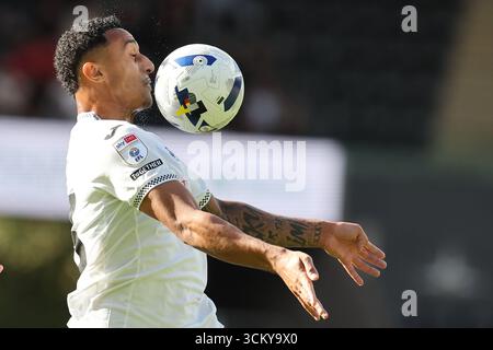 Swansea, Großbritannien. September 2025. Adam Idah aus Swansea City in Aktion. EFL Skybet Meisterschaftsspiel, Swansea City gegen Hull City im Stadion Swansea.com in Swansea, Wales am Samstag, den 13. September 2025. Dieses Bild darf nur für redaktionelle Zwecke verwendet werden. Nur redaktionelle Verwendung, Bild von Andrew Orchard/Alamy Live News Stockfoto