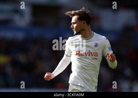 Swansea, Großbritannien. September 2025. Liam Cullen aus Swansea City schaut zu. EFL Skybet Meisterschaftsspiel, Swansea City gegen Hull City im Stadion Swansea.com in Swansea, Wales am Samstag, den 13. September 2025. Dieses Bild darf nur für redaktionelle Zwecke verwendet werden. Nur redaktionelle Verwendung, Bild von Andrew Orchard/Alamy Live News Stockfoto