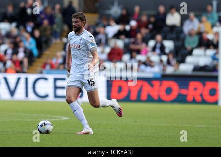 Swansea, Großbritannien. September 2025. Cameron Burgess aus Swansea City in Aktion. EFL Skybet Meisterschaftsspiel, Swansea City gegen Hull City im Stadion Swansea.com in Swansea, Wales am Samstag, den 13. September 2025. Dieses Bild darf nur für redaktionelle Zwecke verwendet werden. Nur redaktionelle Verwendung, Bild von Andrew Orchard/Alamy Live News Stockfoto