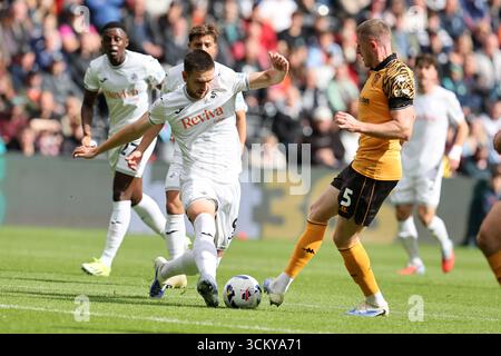 Swansea, Großbritannien. September 2025. Zan Vipotnik aus Swansea City (9) in Aktion. EFL Skybet Meisterschaftsspiel, Swansea City gegen Hull City im Stadion Swansea.com in Swansea, Wales am Samstag, den 13. September 2025. Dieses Bild darf nur für redaktionelle Zwecke verwendet werden. Nur redaktionelle Verwendung, Bild von Andrew Orchard/Alamy Live News Stockfoto