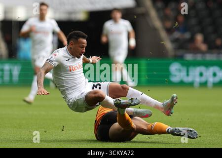 Swansea, Großbritannien. September 2025. Ronald aus Swansea City wird angegriffen. EFL Skybet Meisterschaftsspiel, Swansea City gegen Hull City im Stadion Swansea.com in Swansea, Wales am Samstag, den 13. September 2025. Dieses Bild darf nur für redaktionelle Zwecke verwendet werden. Nur redaktionelle Verwendung, Bild von Andrew Orchard/Alamy Live News Stockfoto