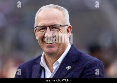 South Bend, Indiana, USA. September 2025. Greg Sankey, Kommissar der Southeastern Conference, während des Vorspiels des NCAA-Fußballspiels zwischen den Texas A&M Aggies und den Notre Dame Fighting Irish im Notre Dame Stadium in South Bend, Indiana. John Mersits/CSM/Alamy Live News Stockfoto