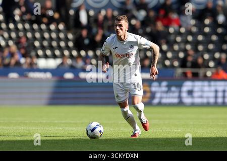 Swansea, Großbritannien. September 2025. Josh Tymon aus Swansea City in Aktion. EFL Skybet Meisterschaftsspiel, Swansea City gegen Hull City im Stadion Swansea.com in Swansea, Wales am Samstag, den 13. September 2025. Dieses Bild darf nur für redaktionelle Zwecke verwendet werden. Nur redaktionelle Verwendung, Bild von Andrew Orchard/Alamy Live News Stockfoto