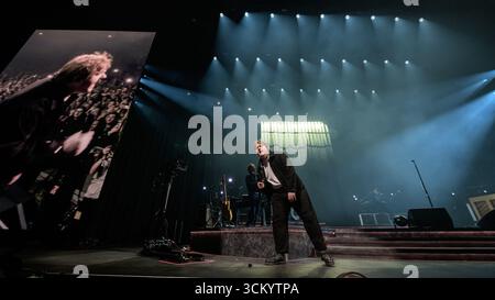 Glasgow, Großbritannien. September 2025. Lewis Capaldi hat live auf der Bühne im OVO Hydro gesehen nach einer zweijährigen Pause kehrt Lewis Capaldi in die Musikszene zurück und spielt im OVO Hydro in Glasgow. Credit: SOPA Images Limited/Alamy Live News Stockfoto