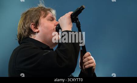 Glasgow, Großbritannien. September 2025. Lewis Capaldi hat live auf der Bühne im OVO Hydro gesehen nach einer zweijährigen Pause kehrt Lewis Capaldi in die Musikszene zurück und spielt im OVO Hydro in Glasgow. Credit: SOPA Images Limited/Alamy Live News Stockfoto