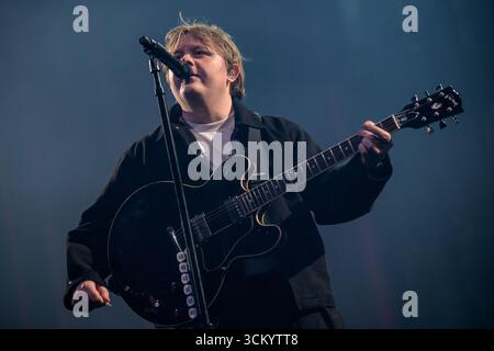 Glasgow, Großbritannien. September 2025. Lewis Capaldi hat live auf der Bühne im OVO Hydro gesehen nach einer zweijährigen Pause kehrt Lewis Capaldi in die Musikszene zurück und spielt im OVO Hydro in Glasgow. Credit: SOPA Images Limited/Alamy Live News Stockfoto