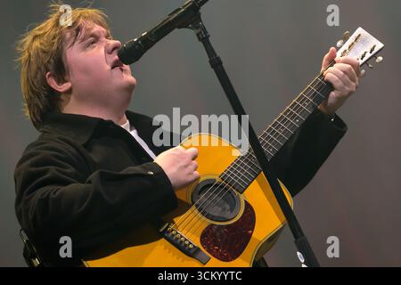 Glasgow, Großbritannien. September 2025. Lewis Capaldi sieht live auf der Bühne im OVO Hydro nach einer zweijährigen Pause kehrt Lewis Capaldi in die Musikszene zurück und spielt im OVO Hydro in Glasgow (Foto: Stuart Westwood/SOPA Images/SIPA USA) Credit: SIPA USA/Alamy Live News Stockfoto