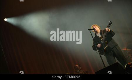 Glasgow, Großbritannien. September 2025. Lewis Capaldi sieht live auf der Bühne im OVO Hydro nach einer zweijährigen Pause kehrt Lewis Capaldi in die Musikszene zurück und spielt im OVO Hydro in Glasgow (Foto: Stuart Westwood/SOPA Images/SIPA USA) Credit: SIPA USA/Alamy Live News Stockfoto