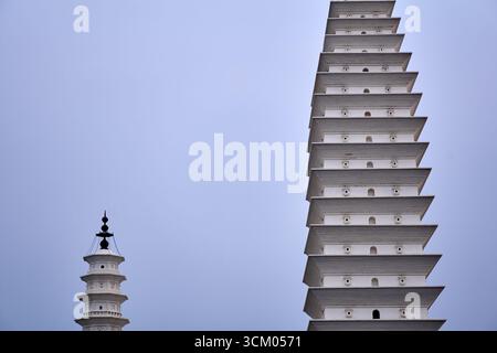 Nachbildungen der drei Pagoden des Chong Sheng Tempels in Dali im Peking China Ethnic Museum South Park Stockfoto