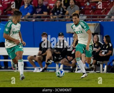 Frisco, Texas, USA. September 2025. Der Austin FC-Verteidiger GUILHERME BIRO (29) übergibt den Ball während eines Major League Soccer-Spiels zwischen dem FC Dallas und Austin FC am 13. September 2025 in Frisco, Texas. Der FC Dallas gewann mit 2:0. (Kreditbild: © Scott Coleman/ZUMA Press Wire) NUR REDAKTIONELLE VERWENDUNG! Nicht für kommerzielle ZWECKE! Stockfoto