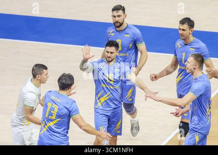 Quezon City, Philippinen. September 2025. Die Spieler der Ukraine feiern beim Pool-F-Spiel zwischen Belgien und der Ukraine bei der FIVB Männer-Weltmeisterschaft 2025 in Quezon City, Philippinen, am 14. September 2025. Quelle: Rouelle Umali/Xinhua/Alamy Live News Stockfoto