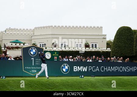 Wentworth Club, London, Großbritannien. September 2025. Die Finalrunde der BMW PGA Championship; Francesco Laporta aus Italien schlägt auf das 1. Loch Credit: Action Plus Sports/Alamy Live News Stockfoto