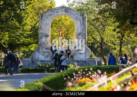 Wiens Wien, Österreich Johann-Strauss-Denkmal im Stadtpark Wien am 16. Oktober 2023 in Wien / Österreich, *** Wien Wien, Österreich Johann Strauss Denkmal im Wiener Stadtpark am 16. Oktober 2023 in Wien Österreich, Copyright: XSocher/xEibner-Pressefotox EP kso Stockfoto