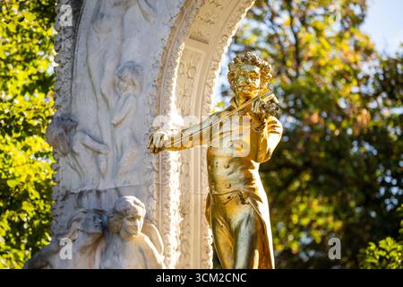 Wiens Wien, Österreich Johann-Strauss-Denkmal im Stadtpark Wien am 16. Oktober 2023 in Wien / Österreich, *** Wien Wien, Österreich Johann Strauss Denkmal im Wiener Stadtpark am 16. Oktober 2023 in Wien Österreich, Copyright: XSocher/xEibner-Pressefotox EP kso Stockfoto