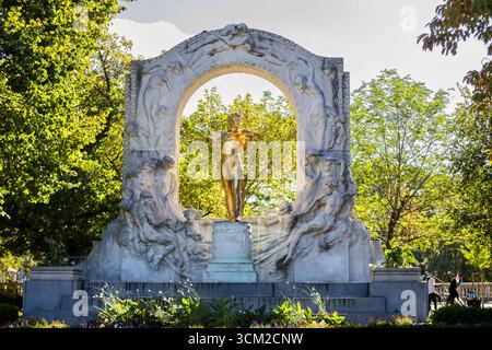 Wiens Wien, Österreich Johann-Strauss-Denkmal im Stadtpark Wien am 16. Oktober 2023 in Wien / Österreich, *** Wien Wien, Österreich Johann Strauss Denkmal im Wiener Stadtpark am 16. Oktober 2023 in Wien Österreich, Copyright: XSocher/xEibner-Pressefotox EP kso Stockfoto