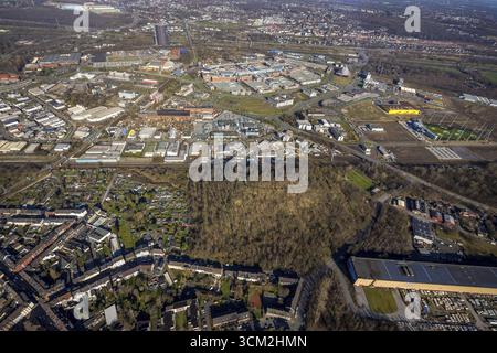 Aus der Vogelperspektive, Knappenhalde Knappenstraße und Essener Straße mit Blick auf Centro Oberhausen, Gewerbegebeit am Technologiezentrum im Lipperfeld, Brueck Stockfoto