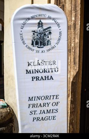 Basilika St. Jakobus, berühmt für Orgelkonzerte, in der Altstadt von Prag, Tschechien am 21. März 2025 Stockfoto