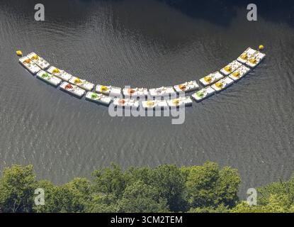 Aus der Vogelperspektive, Tretboote auf der Ruhr in Hengsteysee, Formen und Farben, Boele, Hagen, Ruhrgebiet, Nordrhein-Westfalen, Deutschland Stockfoto