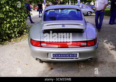 Porsche 356 B Modelljahr 1963, silberner Oldtimer mit erkennbarer Rückansicht auf einer Ausstellung, Oldtimer Classic, Gala International Concours d'Elegan Stockfoto