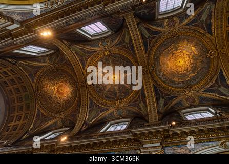 Ein Bild des Innenraums der St. Paul's Cathedral in London. Stockfoto