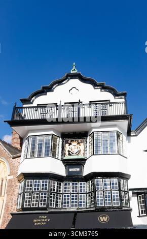 Mol's Coffee House elegantes historisches Gebäude mit komplizierter schwarz-weißer Fassade, Kathedrale in der Nähe von exeter devon Stockfoto