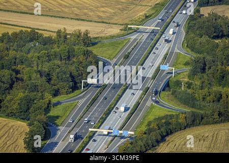 Luftaufnahme, Autobahndreieck Werl, Autobahn A44 bis Autobahn A445, Werl, Werl-Unnaer Boerde, Nordrhein-Westfalen, Deutschland, Auffahrt, Ausfahrt, Autobahn Stockfoto