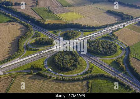 Luftaufnahme, Autobahndreieck Werl, Autobahn A44 und Autobahn A445, Werl, Werl-Unnaer Boerde, Nordrhein-Westfalen, Deutschland, Autobahn, DE, Europa, Stockfoto