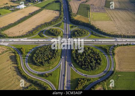 Luftaufnahme, Autobahndreieck Werl, Autobahn A44 und Autobahn A445, Werl, Werl-Unnaer Boerde, Nordrhein-Westfalen, Deutschland, Autobahn, DE, Europa, Stockfoto