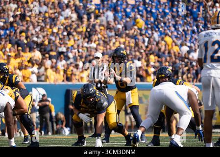September 2025, Morgantown, WV, USA: 13. September 2025: Nicco Marchiol während der West Virginia University Mountaineers (WVU) gegen die University of Pittsburgh Panthers in Morgantown, WV im Milan Puskar Stadium. Bradley Martin/scheinbare Media Group (Kreditbild: © AMG/AMG Via ZUMA Press Wire) NUR REDAKTIONELLE VERWENDUNG! Nicht für kommerzielle ZWECKE! Stockfoto