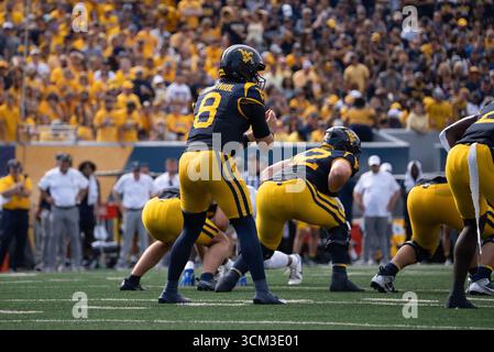 September 2025, Morgantown, WV, USA: 13. September 2025: Nicco Marchiol während der West Virginia University Mountaineers (WVU) gegen die University of Pittsburgh Panthers in Morgantown, WV im Milan Puskar Stadium. Bradley Martin/scheinbare Media Group (Kreditbild: © AMG/AMG Via ZUMA Press Wire) NUR REDAKTIONELLE VERWENDUNG! Nicht für kommerzielle ZWECKE! Stockfoto