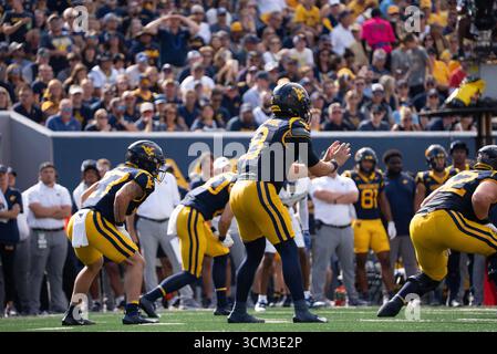 September 2025, Morgantown, WV, USA: 13. September 2025: Nicco Marchiol während der West Virginia University Mountaineers (WVU) gegen die University of Pittsburgh Panthers in Morgantown, WV im Milan Puskar Stadium. Bradley Martin/scheinbare Media Group (Kreditbild: © AMG/AMG Via ZUMA Press Wire) NUR REDAKTIONELLE VERWENDUNG! Nicht für kommerzielle ZWECKE! Stockfoto