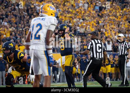 September 2025, Morgantown, WV, USA: 13. September 2025: Nicco Marchiol während der West Virginia University Mountaineers (WVU) gegen die University of Pittsburgh Panthers in Morgantown, WV im Milan Puskar Stadium. Bradley Martin/scheinbare Media Group (Kreditbild: © AMG/AMG Via ZUMA Press Wire) NUR REDAKTIONELLE VERWENDUNG! Nicht für kommerzielle ZWECKE! Stockfoto