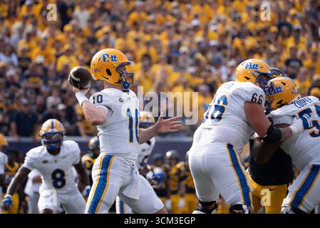 September 2025, Morgantown, WV, USA: 13. September 2025: Eli Hostein während der West Virginia University Mountaineers (WVU) vs University of Pittsburgh Panthers in Morgantown, WV im Milan Puskar Stadium. Bradley Martin/scheinbare Media Group (Kreditbild: © AMG/AMG Via ZUMA Press Wire) NUR REDAKTIONELLE VERWENDUNG! Nicht für kommerzielle ZWECKE! Stockfoto