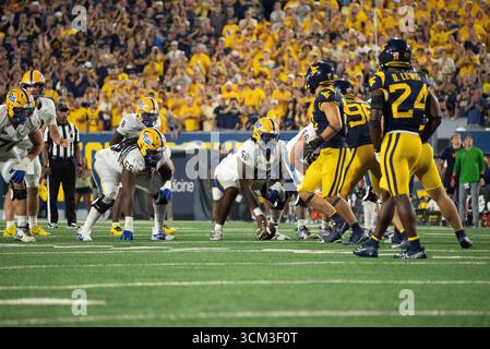 September 2025, Morgantown, WV, USA: 13. September 2025: Lyndon Cooper während der West Virginia University Mountaineers (WVU) vs University of Pittsburgh Panthers in Morgantown, WV im Milan Puskar Stadium. Bradley Martin/scheinbare Media Group (Kreditbild: © AMG/AMG Via ZUMA Press Wire) NUR REDAKTIONELLE VERWENDUNG! Nicht für kommerzielle ZWECKE! Stockfoto