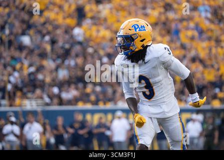 September 2025, Morgantown, WV, USA: 13. September 2025: Cataurus Hicks während der West Virginia University Mountaineers (WVU) vs University of Pittsburgh Panthers in Morgantown, WV im Milan Puskar Stadium. Bradley Martin/scheinbare Media Group (Kreditbild: © AMG/AMG Via ZUMA Press Wire) NUR REDAKTIONELLE VERWENDUNG! Nicht für kommerzielle ZWECKE! Stockfoto