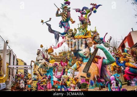 Fallas, immer am 19. März auf San Jose, mit Paraden und Fallas Figuren, in Valencia und Denia, Provinz Alicante, Spanien Stockfoto