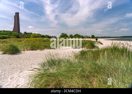 Dünenlandschaft am Strand des Kieler Fjords und dem Laboe Naval Memorial, Schleswig-Holstein, Deutschland Stockfoto