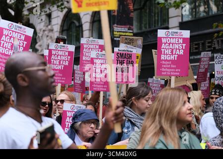 Editorial Images from the National Demonstration – Marsch gegen Tommy Robinson, London, 13. September 2025. Die Berichterstattung umfasst Demonstranten, Banner, Reden Stockfoto