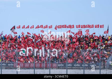 Misano Adriatico, Italien. September 2025. Marco Bezzecchi Fans beim MotoGP GP16 Red Bull Grand Prix von San Marino und der Rimini Riviera - Rennen auf dem Misano World Circuit Marco Simoncelli Credit: dpa/Alamy Live News Stockfoto