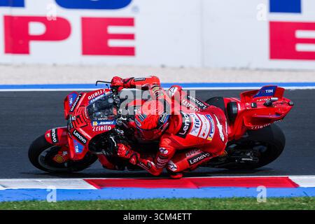 Misano Adriatico, Italien. September 2025. Marc Marquez aus Spanien und das Ducati Lenovo Team, das während des MotoGP GP16 Red Bull Grand Prix von San Marino und der Rimini Riviera gesehen wurde - Rennen auf dem Misano World Circuit Marco Simoncelli Credit: dpa/Alamy Live News Stockfoto