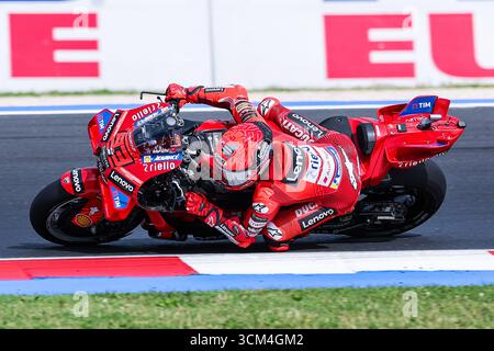 Misano Adriatico, Italien. September 2025. Marc Marquez aus Spanien und das Ducati Lenovo Team, das während des MotoGP GP16 Red Bull Grand Prix von San Marino und der Rimini Riviera gesehen wurde - Rennen auf dem Misano World Circuit Marco Simoncelli Credit: dpa/Alamy Live News Stockfoto