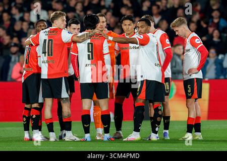 Rotterdam, Nederland. September 2025. ROTTERDAM, 13.09.2025, Stadion Feijenoord de Kuip, Saison 2025/2026, VriendenLoterij Eredivisie, Feyenoord-Spieler Givairo Read, Feyenoord-Spieler Luciano Valente, Feyenoord-Spieler Ael Ahmedhodzic, Feyenoord-Spieler Timon Wellenreuther, Feyenoord-Spieler Tsuyoshi Watanabe und Quinten Timber Credit: Pro Shots/Alamy Live News Stockfoto