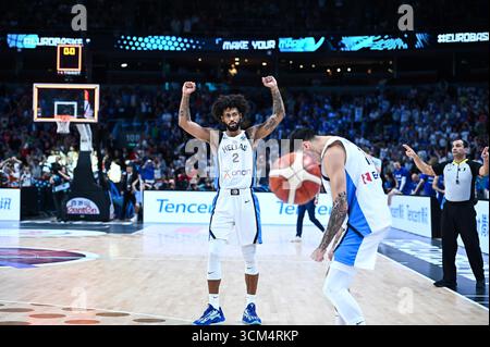 Riga, Lettland. September 2025. 2 Tyler Dorsey von Griechenland im Einsatz während des FIBA EuroBasket 2025, 3. Platz Spiel zwischen Griechenland und Finnland in der Xiaomi Arena am 14. September 2025 in Riga, Lettland. Quelle: Unabhängige Fotoagentur/Alamy Live News Stockfoto